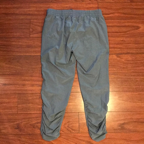 ❗️SOLD Old Navy Jogging Capri - Picture 5 of 8